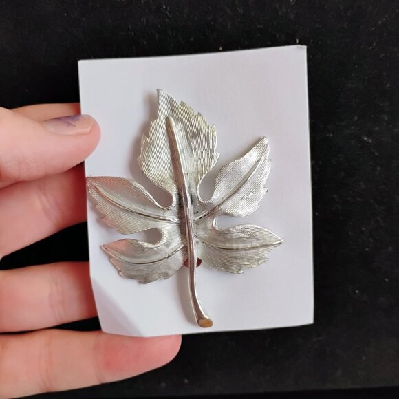 Leaf brooch - Picture 1 of 3